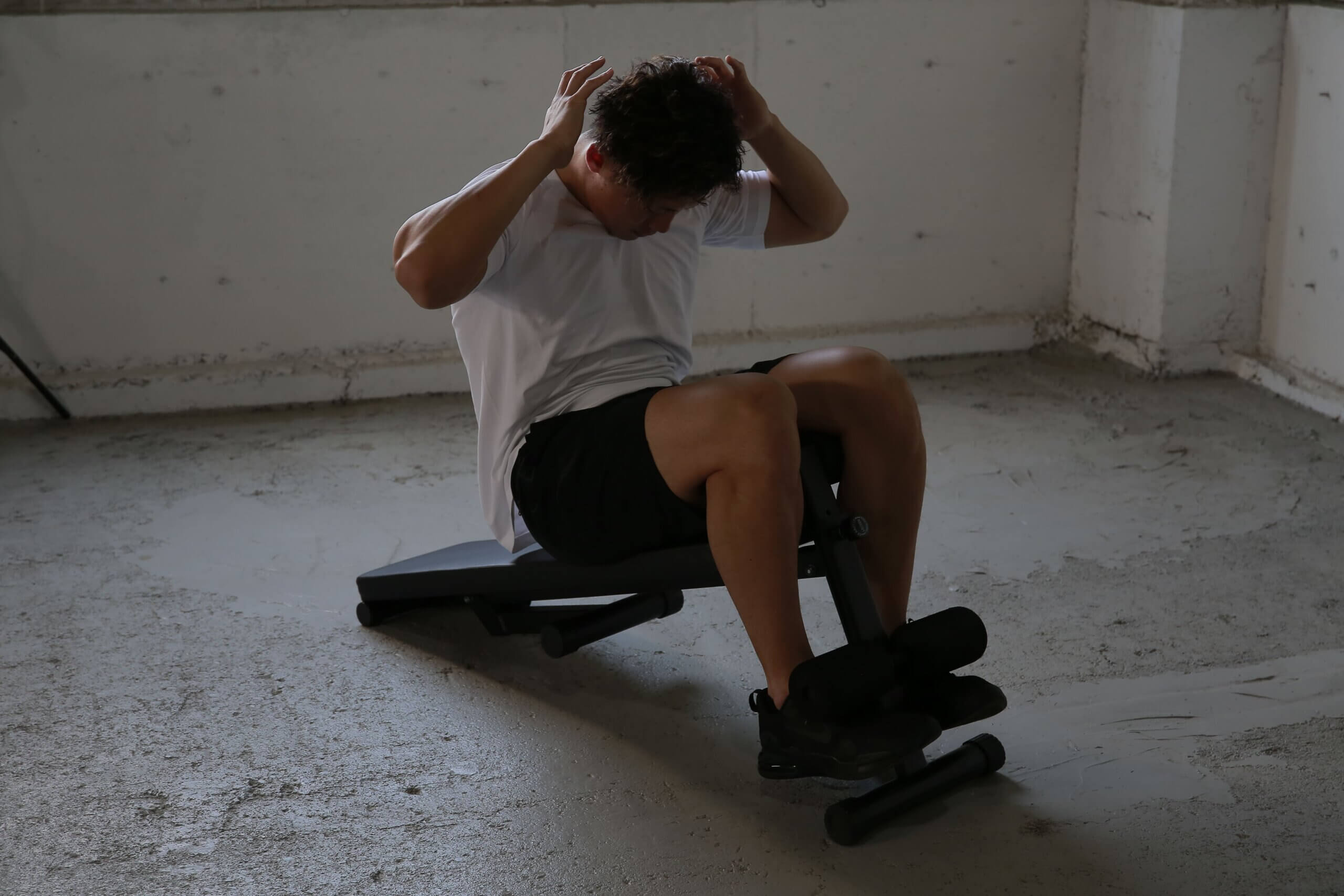 初心者必見！腹筋を鍛えるためにおすすめな器具を紹介 ｜コラム